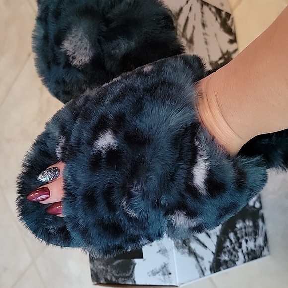 Jenni furry open toe slippers - Picture 4 of 4
